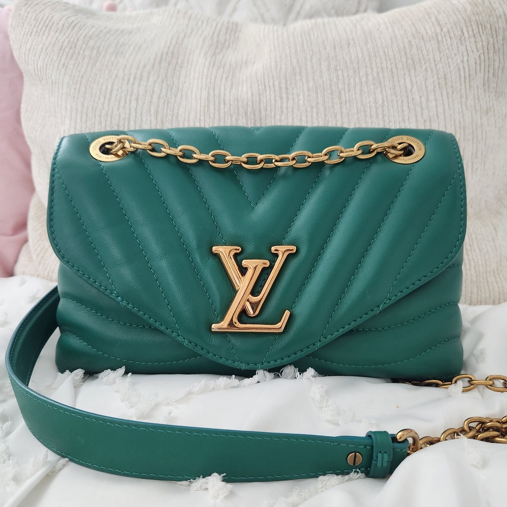 💚 Louis Vuitton Green Quilted Chain Shoulder Bag